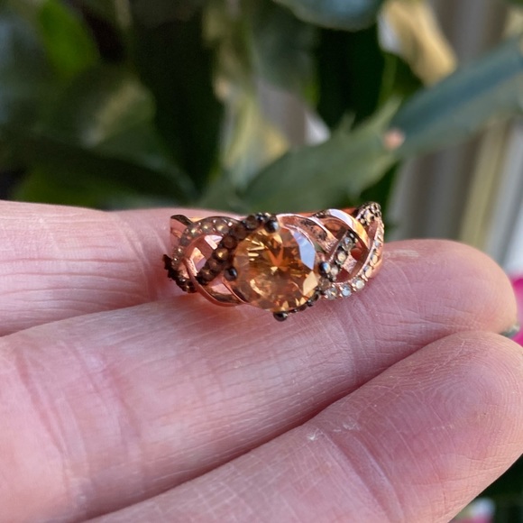 ❤️Gorgeous Rose Gold Tone Fashion CZ ring - Picture 2 of 10
